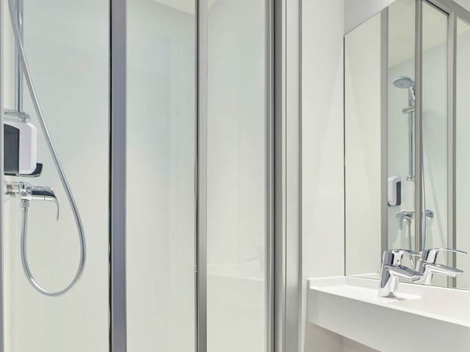 Bathroom 5, hotelF1 Longwy, Meurthe-et-Moselle