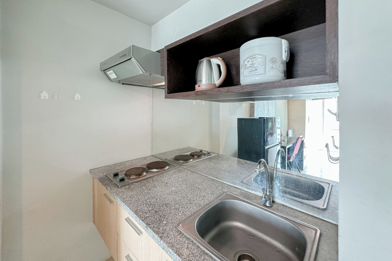 Private kitchen 4, Classic And Compact Studio At The Square Surabaya Apartment, Surabaya