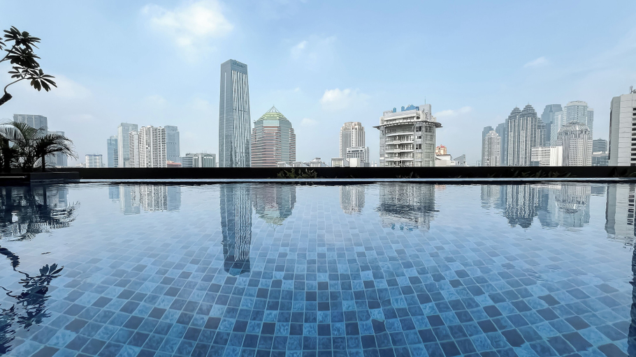 Pool, Modern Brown Toned Studio At Ciputra World 2 Apartment, Jakarta Selatan