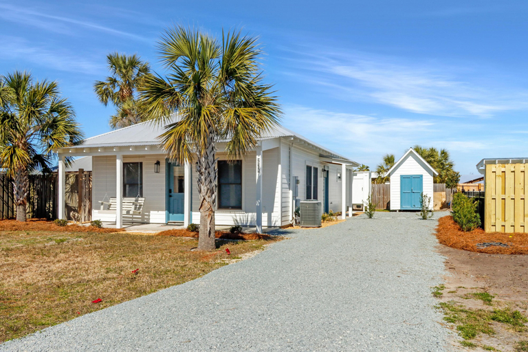 Exterior 4, My Time, Bay