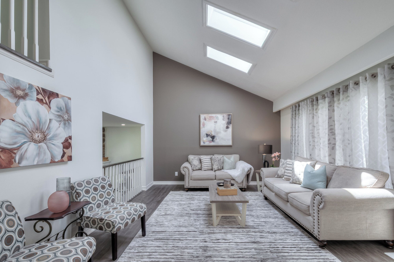 Living area 5, Bright and Specious Villa in Scarborough, Toronto