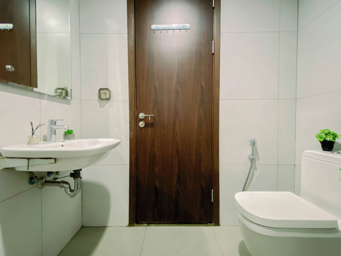 Interior 2, Warm Studio With City View At Lrt City Bekasi Apartment, Bekasi