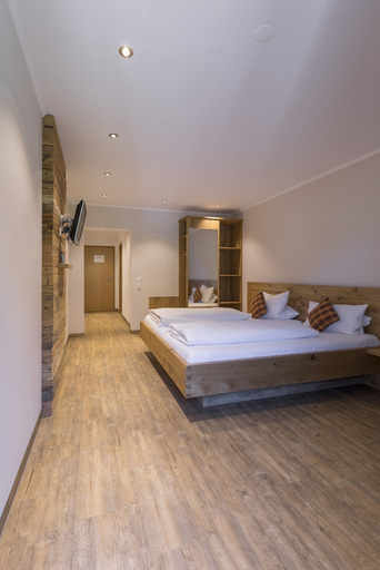 Bedroom 3, Landgasthaus Grüner Baum, Emmendingen
