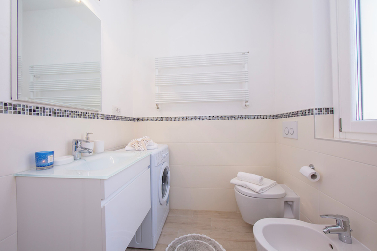 Bathroom 2, Como Lake Modern apartment Ulivi, Como