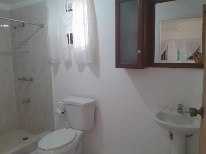Bathroom 4, Coco Gardens