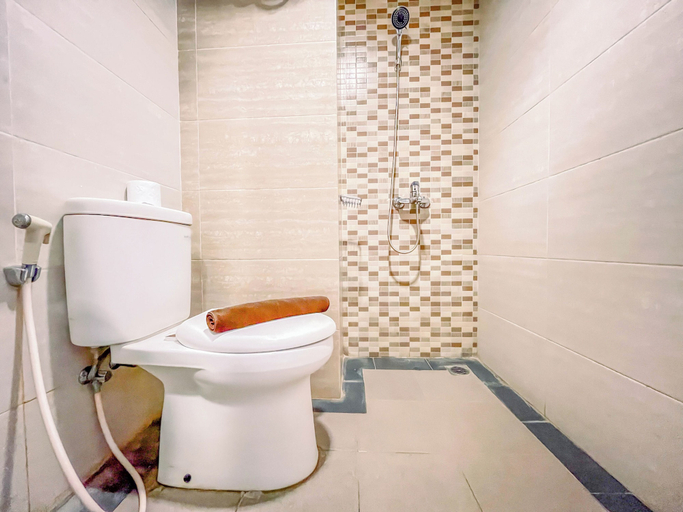 Bathroom, Great Pure Comfiness Studio At Apartment Student Castle Yogyakarta, Sleman