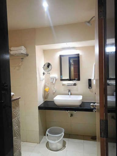 Bathroom 4, WORMWOOD SYNERGY 7 N SEA, Puri