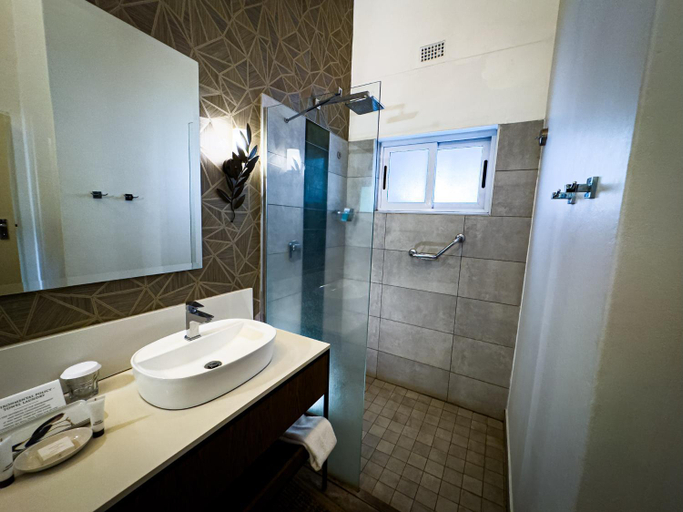 Bathroom 5, Shearwater's Explorers Village, Hwange