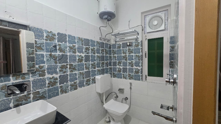 Bathroom 5, Aashvika Homes, Kullu