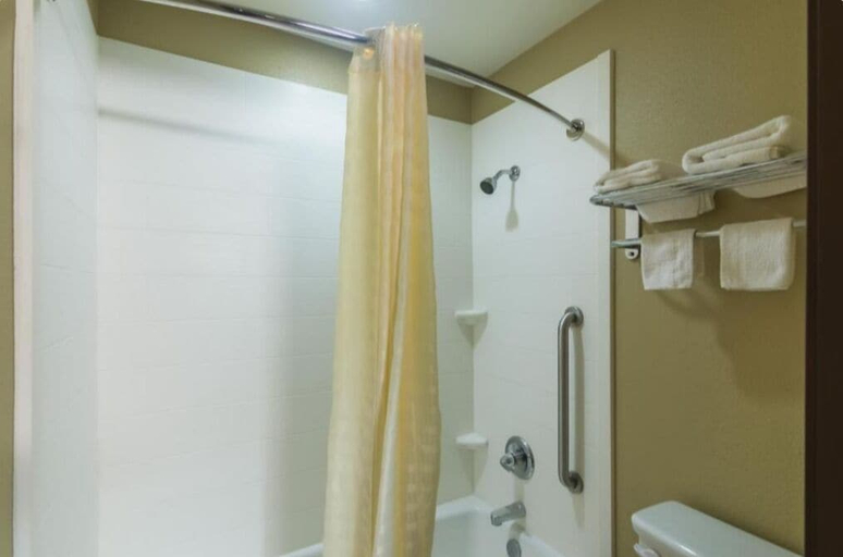 Bathroom 4, Motel 6 Snyder, TX, Scurry