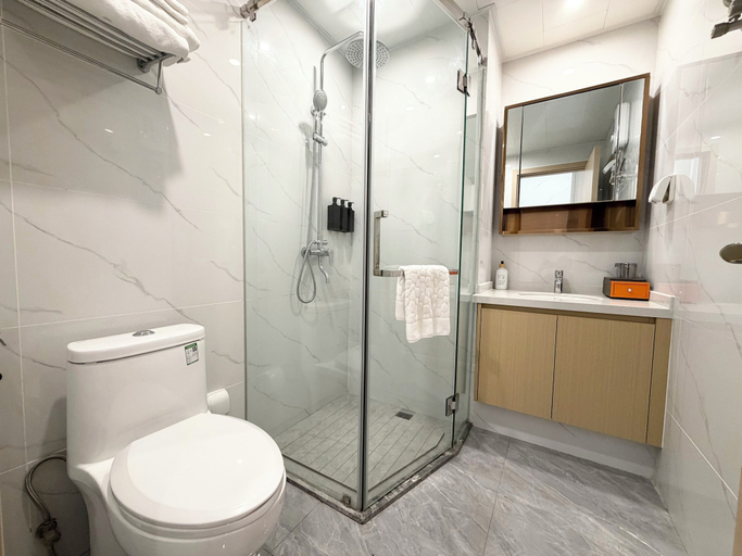 Bathroom 4, Wealth Mansion Suite River View by Soben, Ruessei Kaev