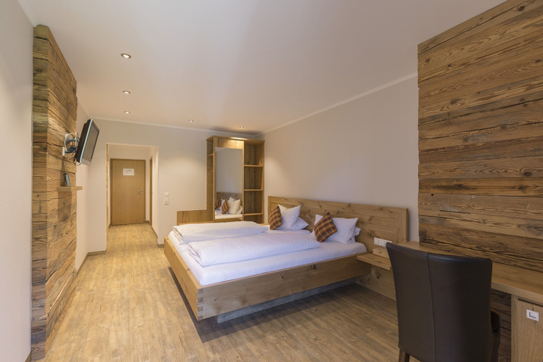 Bedroom 4, Landgasthaus Grüner Baum, Emmendingen