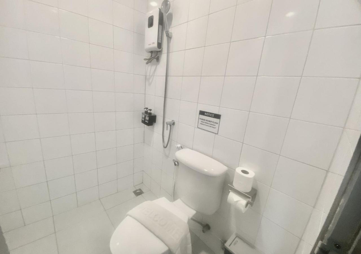 Bathroom 3, Monotel Aonang, Mueang Krabi