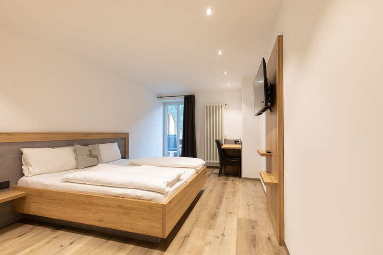 Bedroom 5, Landgasthaus Grüner Baum, Emmendingen