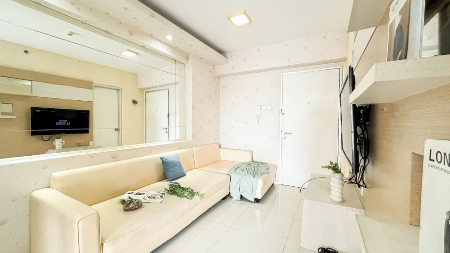 Living room 5, Warm And Comfy 2Br At Green Bay Pluit Apartment, North Jakarta