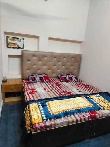 Room 1, Somit warm welcome, Varanasi