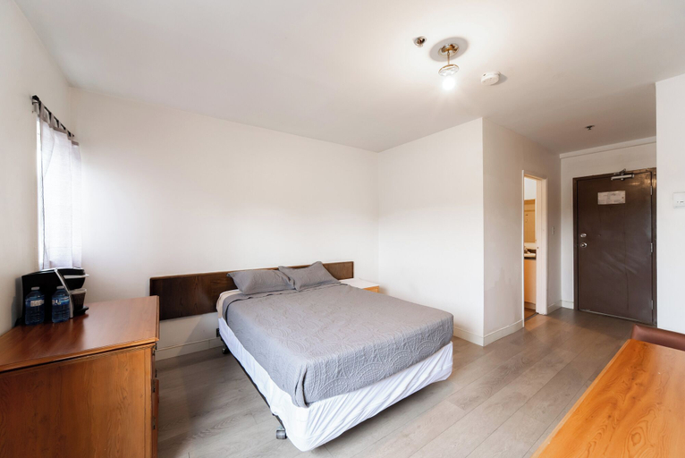 Room 5, Turf Hotel, Greater Vancouver