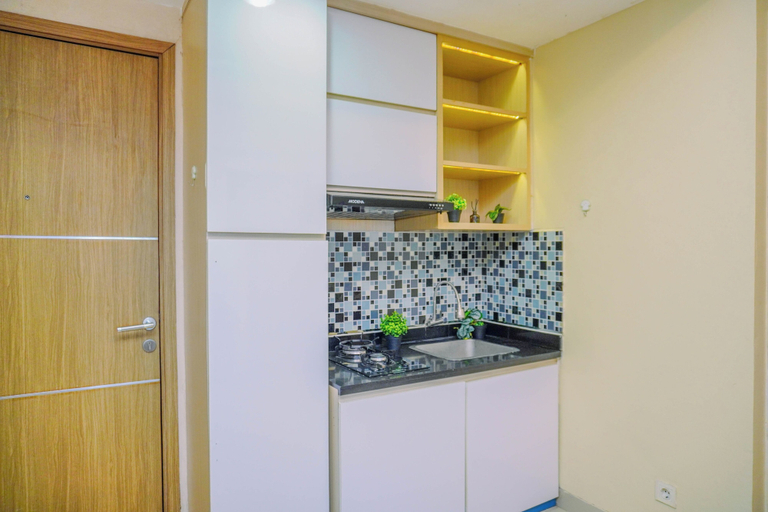 Private kitchen, Bright 1Br With City View At Oasis Cikarang Apartment, Cikarang