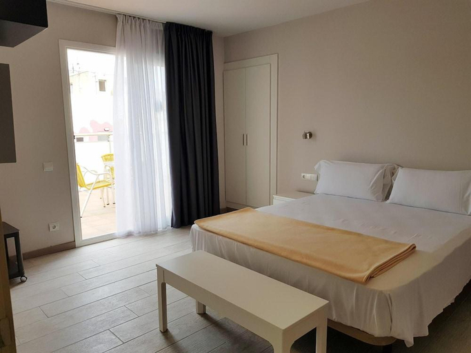Bedroom 2, Apartamentos Comfort Calella, Barcelona