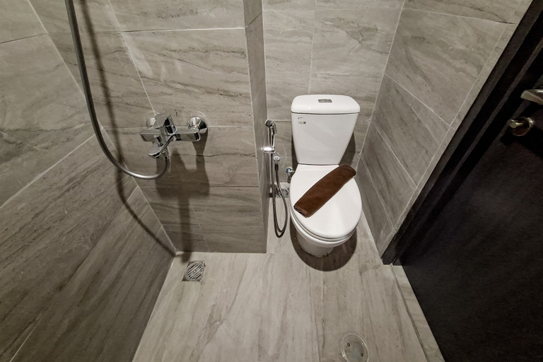 Bathroom 3, Studio Near Binus @Alam Sutera At Collins Boulevard Apartment, Tangerang