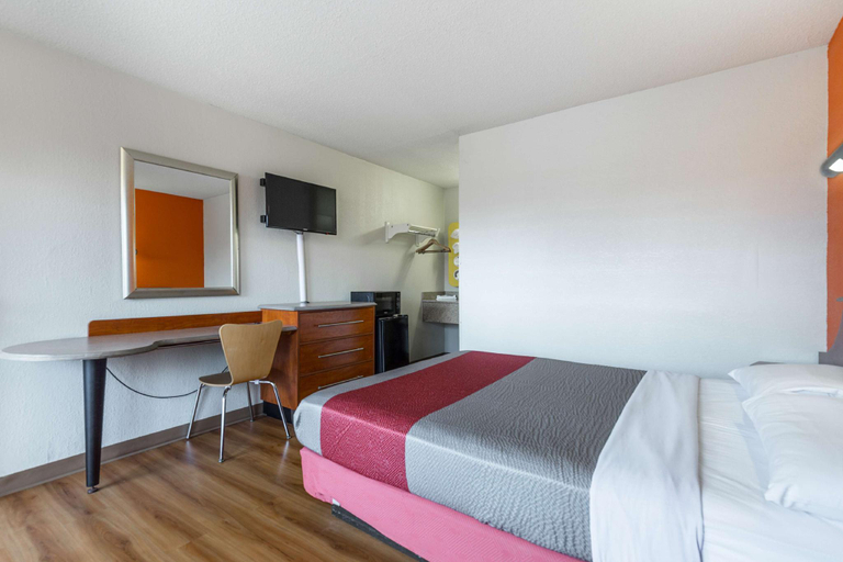 Bedroom 3, Motel 6 Mount Vernon, Il, Jefferson