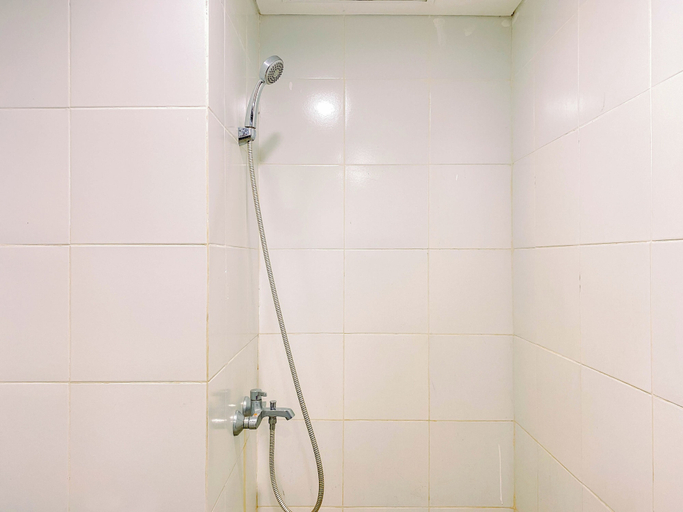 Bathroom 3, Simple And Compact 2Br At Vittoria Residence, Jakarta Barat