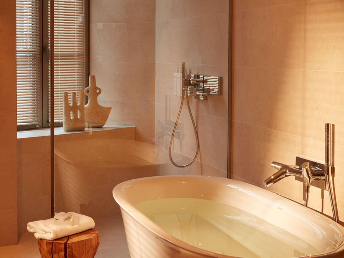 Bathroom 5, Mondrian Bordeaux Les Carmes, Gironde