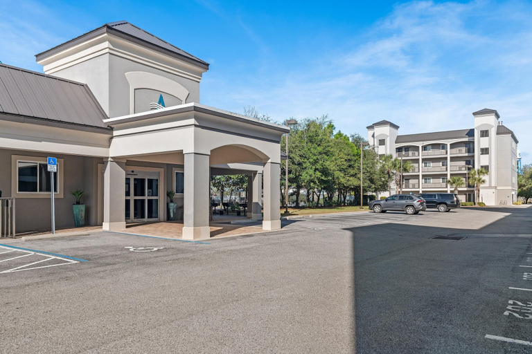 Exterior & Views, Alerio C303, Walton