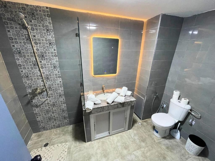 Bathroom 3, Hotel Nouzha, Fès