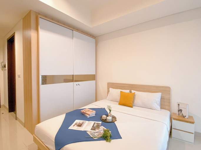 Interior 2, Cozy And Neat Studio At Cleon Park Apartment, Jakarta Utara