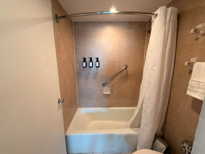 Bathroom 4, ESJ by PMI Puerto Rico