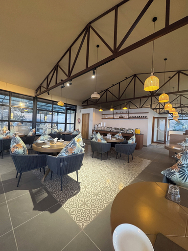 Dining 5, Divine OAK Stay, Tehri Garhwal