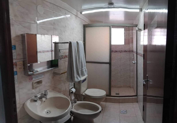 Bathroom, Space, Cercado