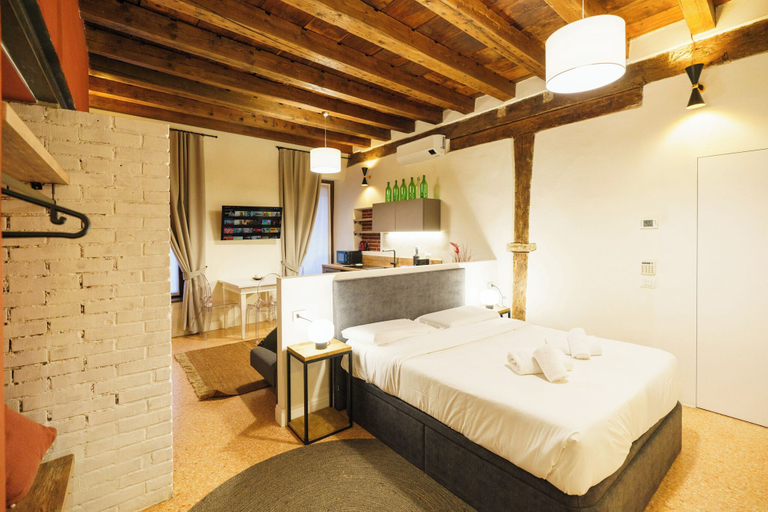 Room 2, Residenza Satiro, Verona