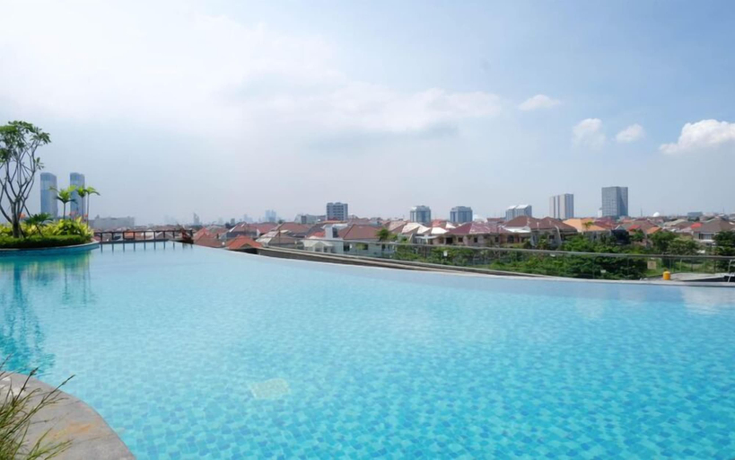 Pool, Wood Accents Studio At Grand Dharmahusada Lagoon Apartment, Surabaya