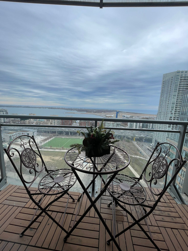 Outdoor dining, Maple Meridian Executive Suites Toronto, Toronto