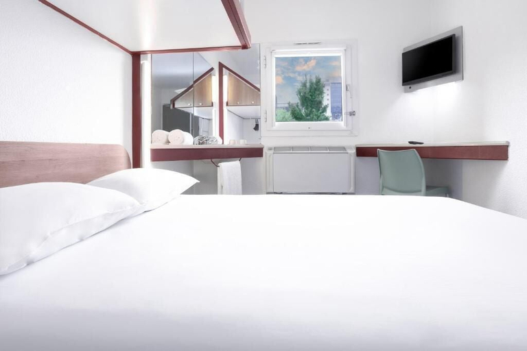 Room 5, SUN1 Parow Cape Town, City of Cape Town