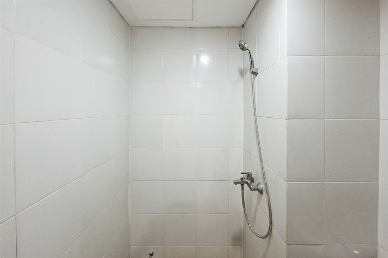 Bathroom 5, Studio Apartment Near Bojong Indah Station At Vittoria Residence, West Jakarta