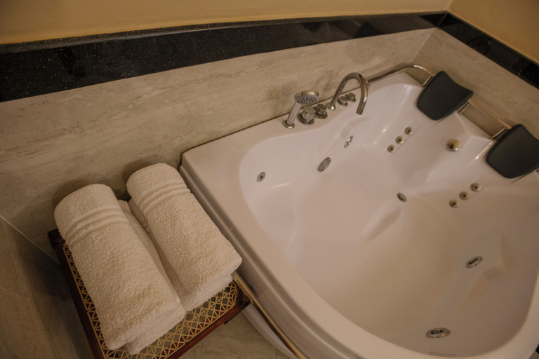 Bathroom 5, Ocean Beach Resort & Spa, Malindi