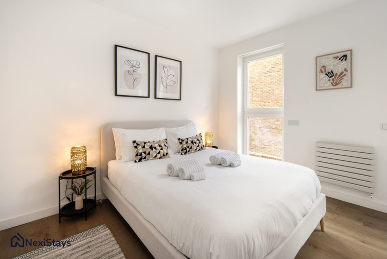 Room 2, 1 Min Walk to Euston Station Luxury Townhouse, London
