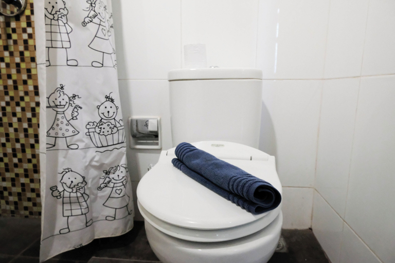 Bathroom 3, Spacey 2Br With Access Mall At Apartment Aryaduta Residence Surabaya, Surabaya