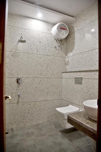 Bathroom 3, HOTEL AROMA CROWN, Panchkula