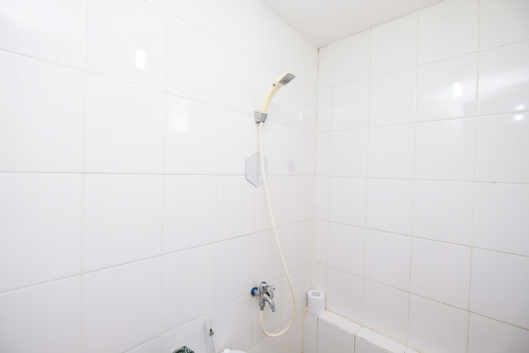 Bathroom 3, Cozy White 2Br At Bassura City Apartment, Jakarta Timur