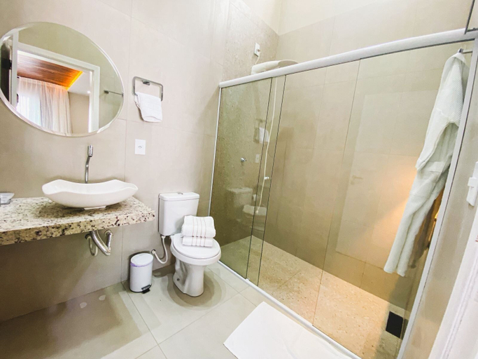 Bathroom 4, Casa com piscina 5 suites 1 quarto e AC, Foz do Iguaçu