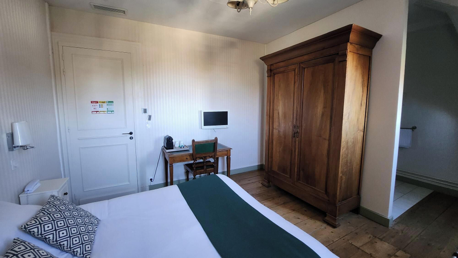 Bedroom 4, Hôtel la Tour Perrier, Gironde