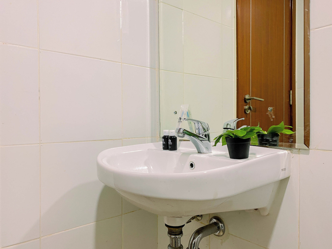 Bathroom 3, Nice Look 2Br Apartment At Vittoria Residence, Jakarta Barat