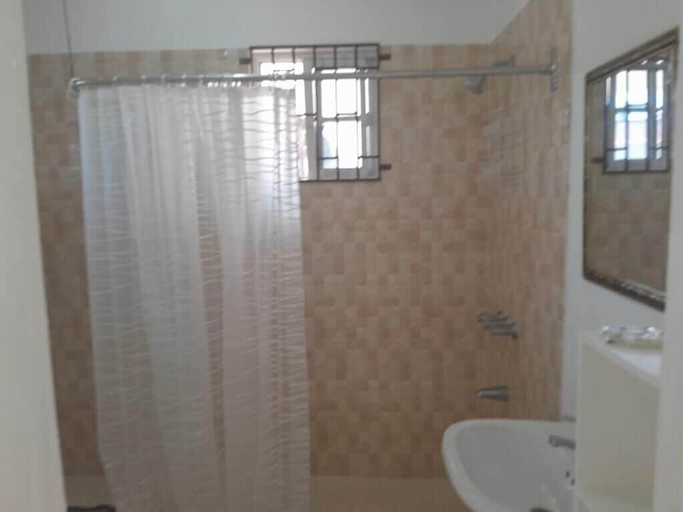 Bathroom 5, Coco Gardens