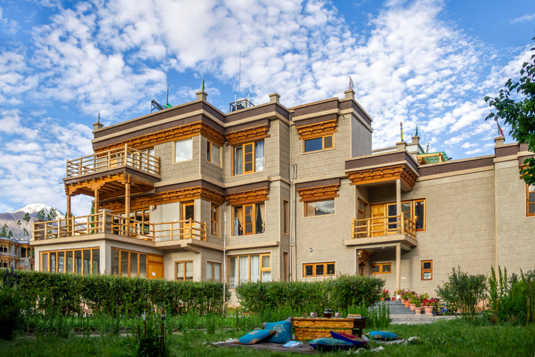 Exterior & Views
