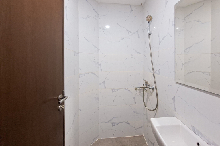 Bathroom 3, Delightfully Cozy Studio Apartment Pacific Garden - Campus Town @Alam Sutera, Tangerang