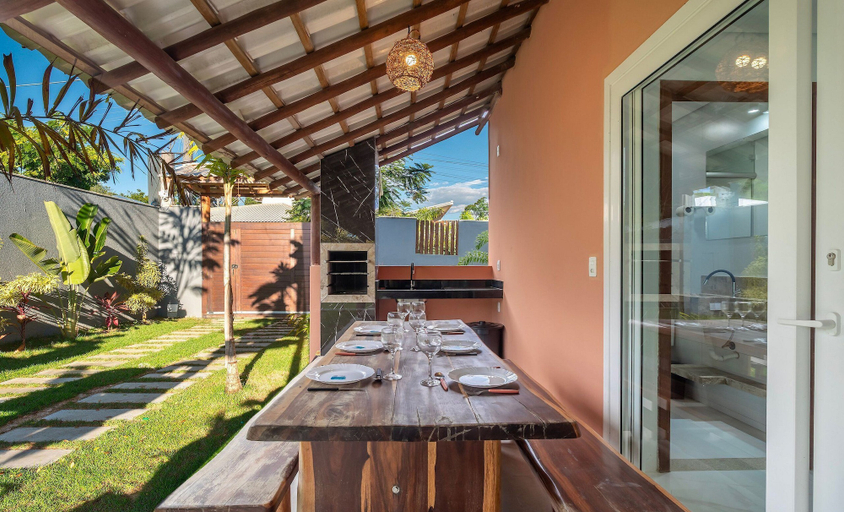 Outdoor dining, House in Condo w/ Pool Arraial D'ajuda Ort0003, Porto Seguro